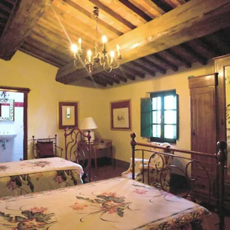 Workers Land On Estate With Pool Near Pisa And Florence Vakantiehuis