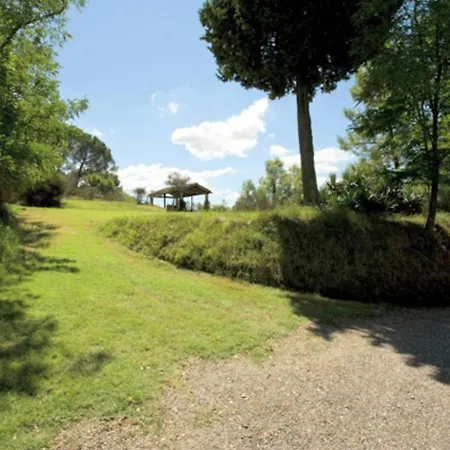 Workers Land On Estate With Pool Near Pisa And Florence Vakantiehuis